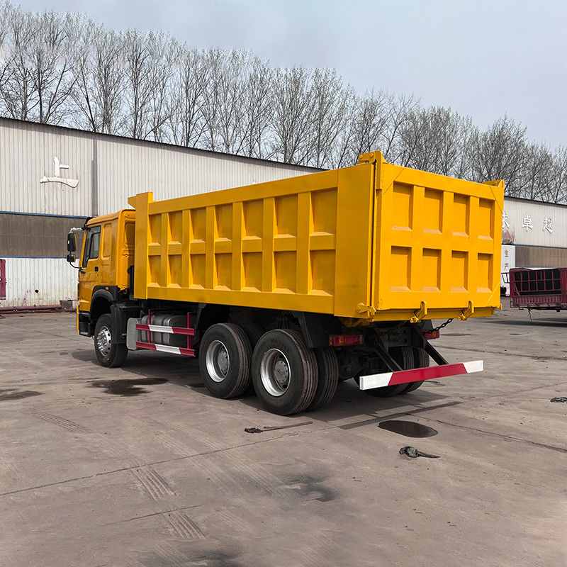 2.8*1.7*1.7 Dimensione del serbatoio di carico Howo 12 ruote camion a cappello 40 tonnellate capacità