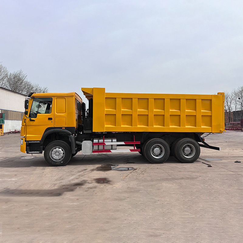 2.8*1.7*1.7 Dimensione del serbatoio di carico Howo 12 ruote camion a cappello 40 tonnellate capacità
