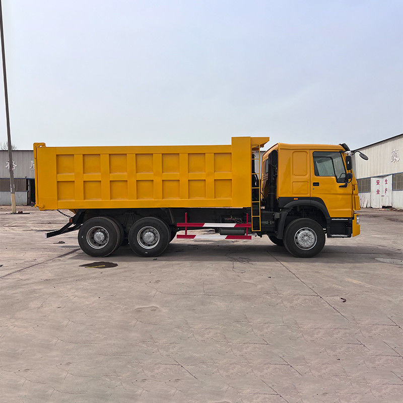 2.8*1.7*1.7 Dimensione del serbatoio di carico Howo 12 ruote camion a cappello 40 tonnellate capacità