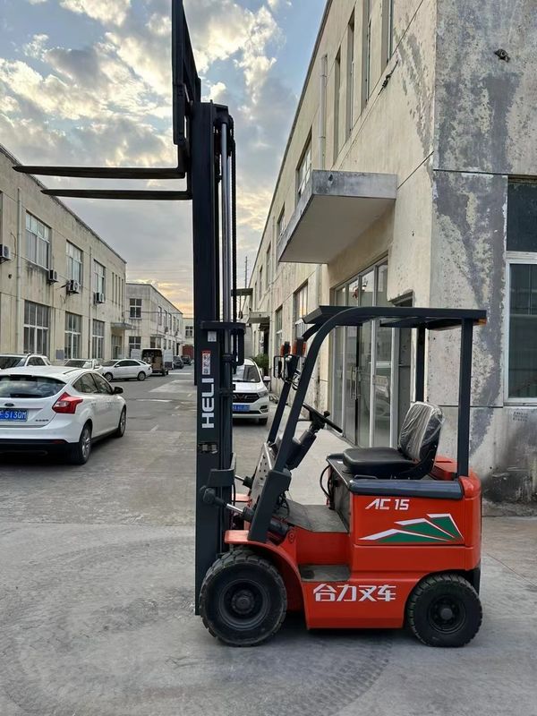 Scala superiore: carrello elevatore diesel da 3 tonnellate con larghezza di forcella 280 mm e altezza di sollevamento massima 3000 mm