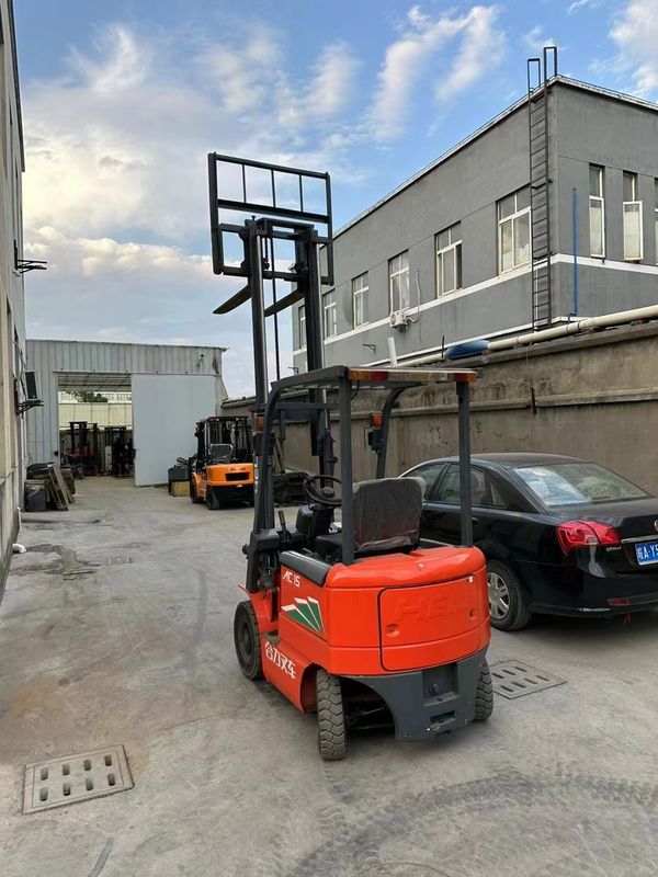 Scala superiore: carrello elevatore diesel da 3 tonnellate con larghezza di forcella 280 mm e altezza di sollevamento massima 3000 mm