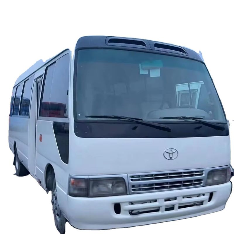 Autobus Toyota Coaster con pneumatici 9.00R20 e cilindrata 4L