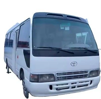 Autobus Toyota Coaster con pneumatici 9.00R20 e 113/5200 Max Power