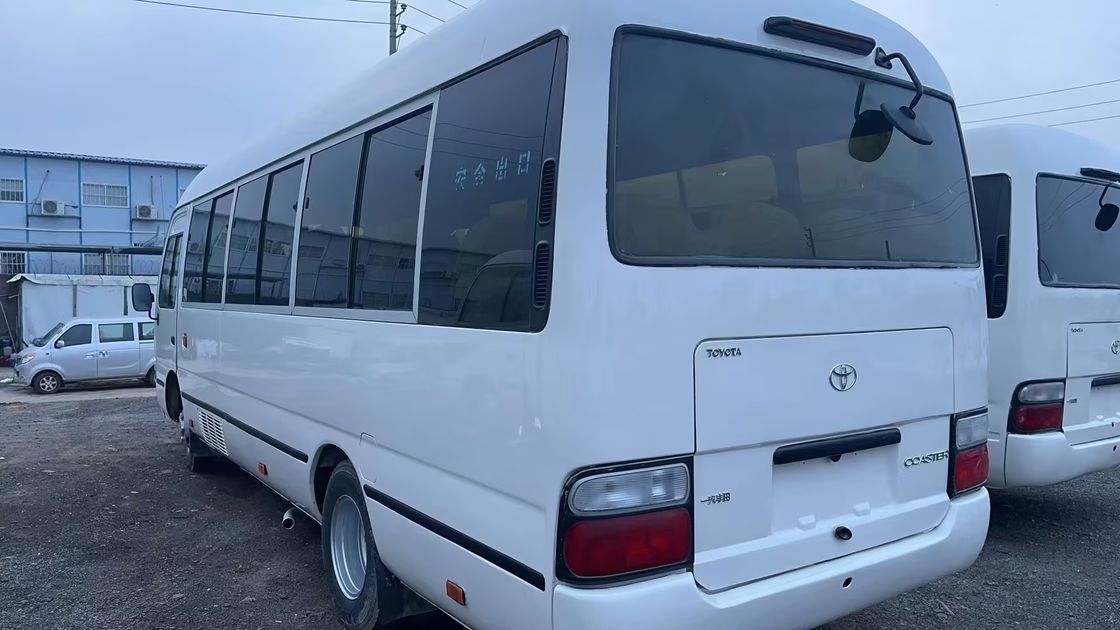 Toyota Coaster Bus a guida sinistra con pneumatici 9.00R20 e capacità del motore 4L