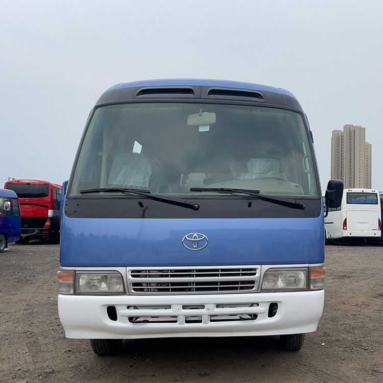 Richiesta del cliente Ottenere un Toyota Coaster Bus Usato con 30 posti e guida a sinistra
