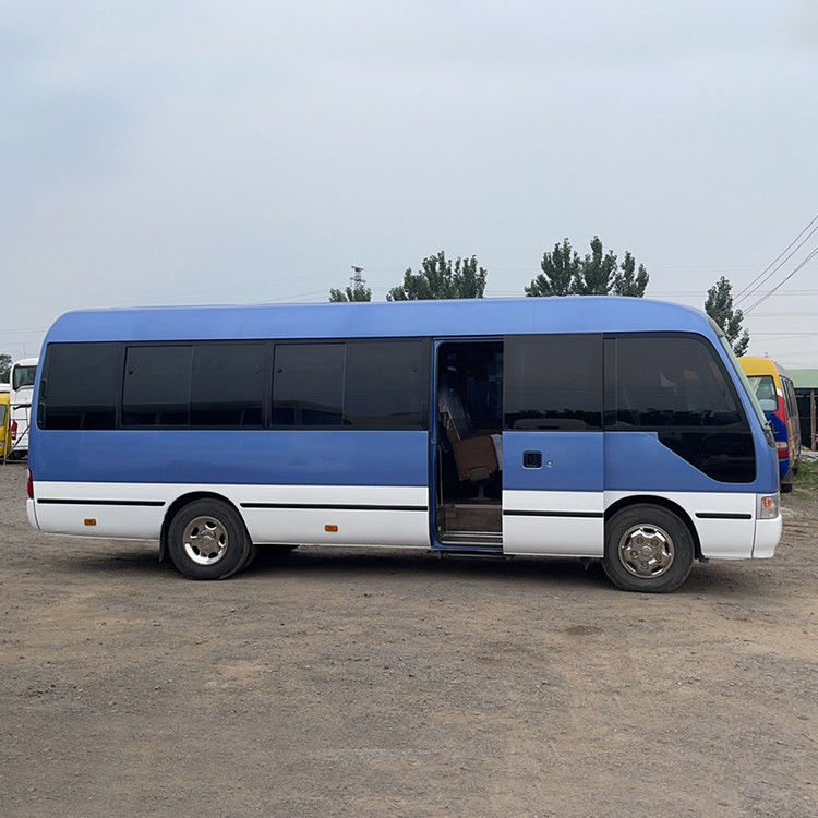 Richiesta del cliente Ottenere un Toyota Coaster Bus Usato con 30 posti e guida a sinistra