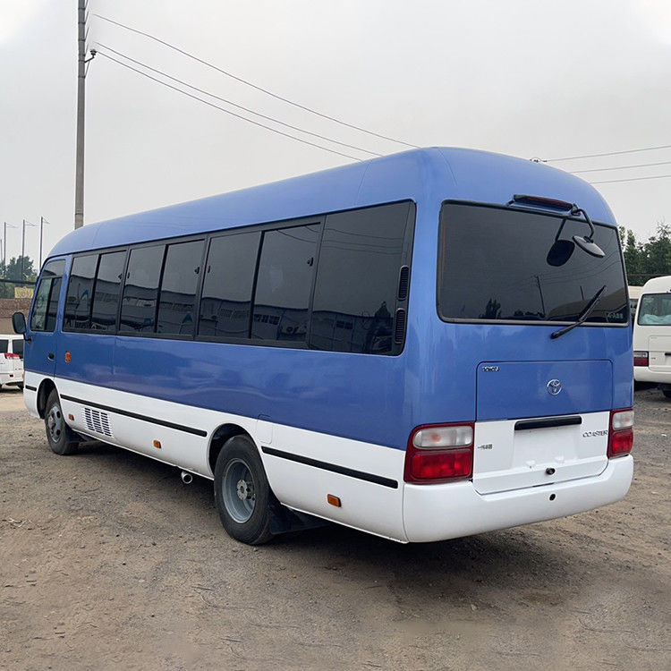 Richiesta del cliente Ottenere un Toyota Coaster Bus Usato con 30 posti e guida a sinistra