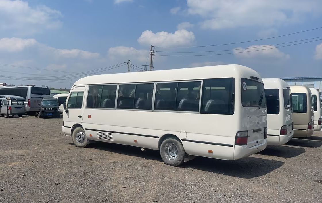 23-30 posti a sedere Used Toyota Coaster Bus con motore diesel a prezzi accessibili e capacità di posti a sedere
