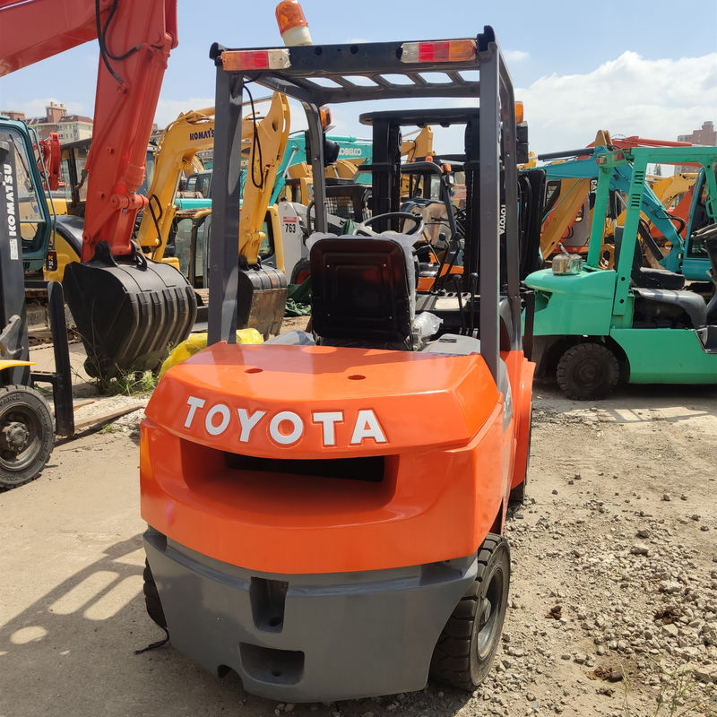 2018 Toyota 3 tonnellate usato carrello elevatore diesel con velocità di 350 m / min in buone condizioni