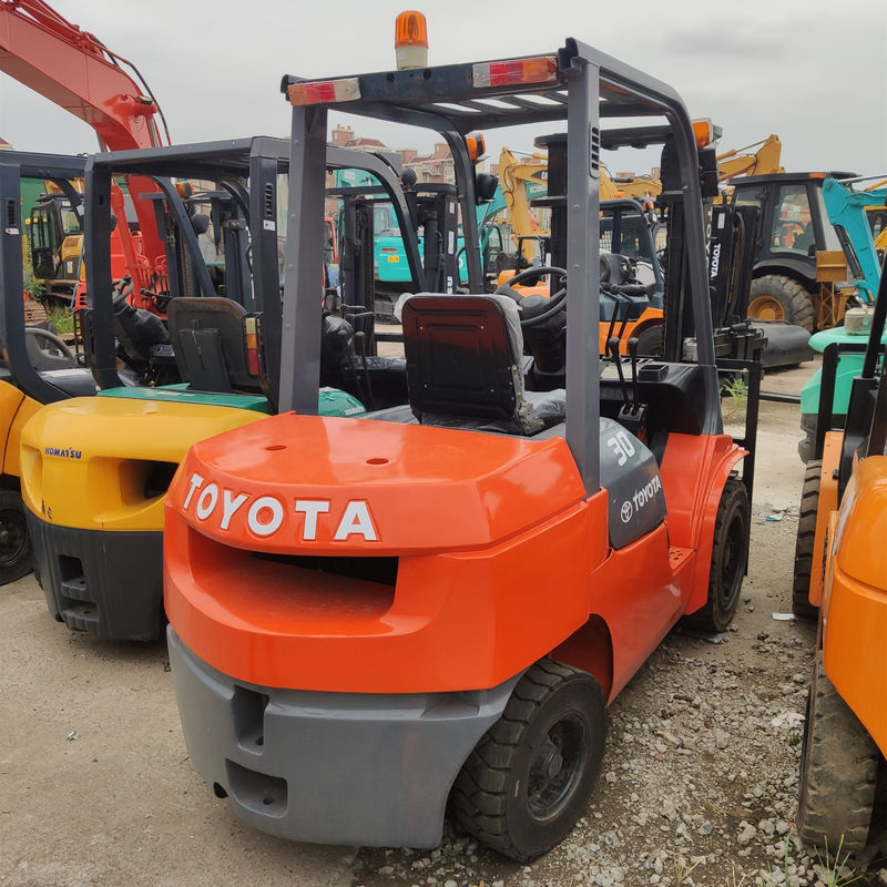 2018 Toyota 3 tonnellate usato carrello elevatore diesel con velocità di 350 m / min in buone condizioni
