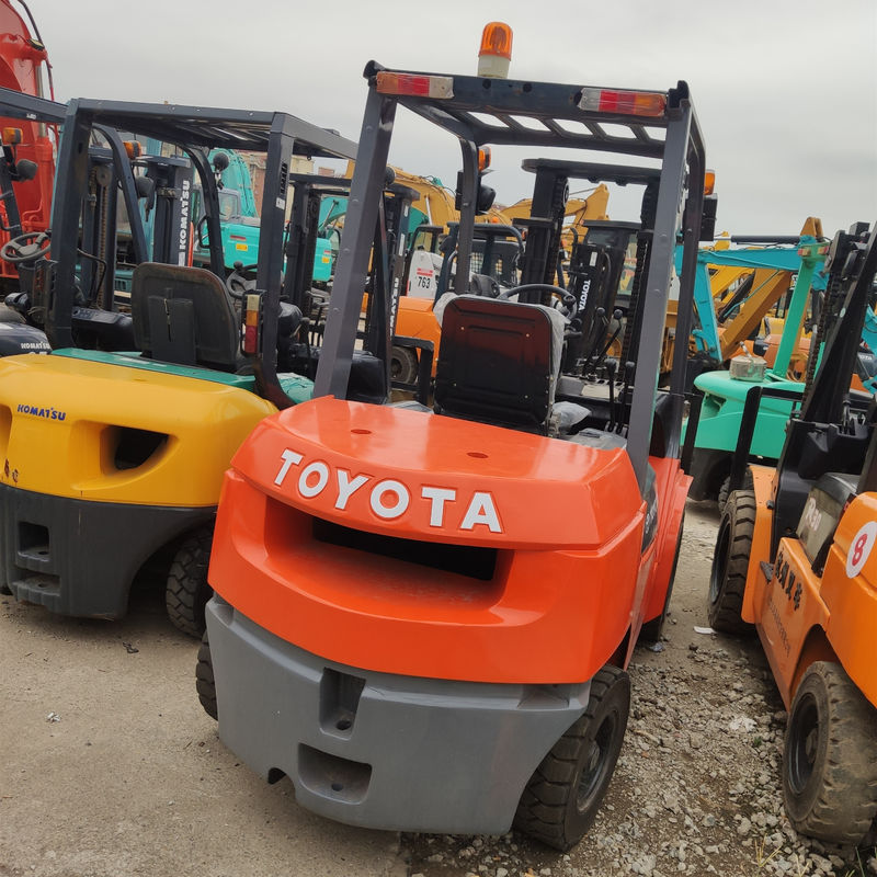 3 tonnellate di carrello elevatore Toyota diesel con capacità di carico di 3 tonnellate di ore di lavoro 2001-4000