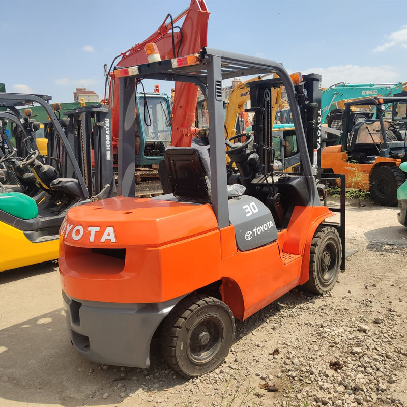 3 tonnellate di carrello elevatore Toyota diesel con capacità di carico di 3 tonnellate di ore di lavoro 2001-4000
