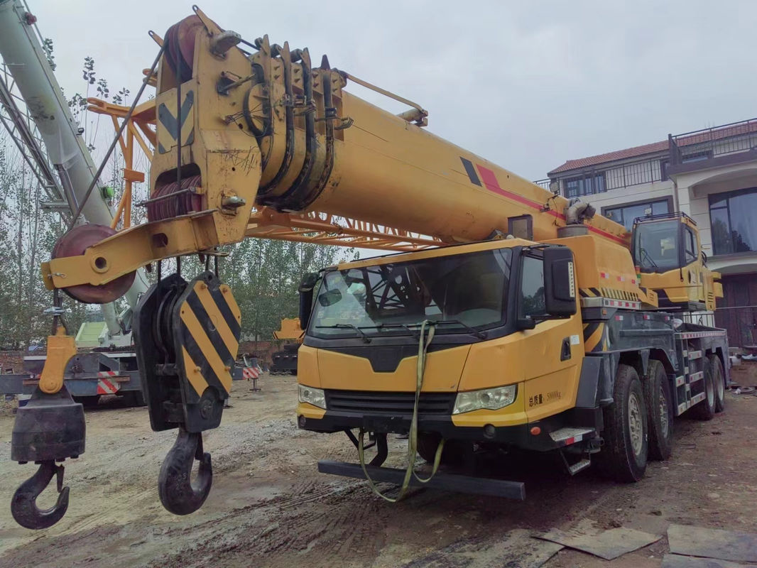 Cerchiamo una macchina per sollevare una gru Il nostro camion mobile da 80 tonnellate si adatta al conto