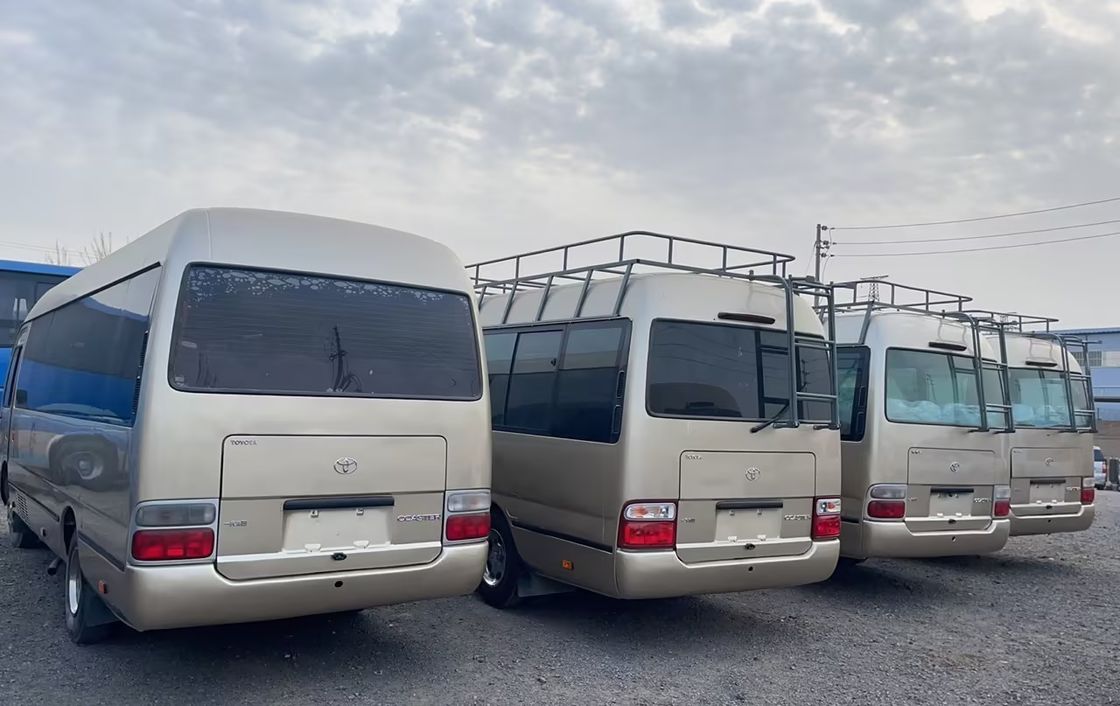 Autobus a motore diesel 23-30 posti in buone condizioni Capacità 6-8L