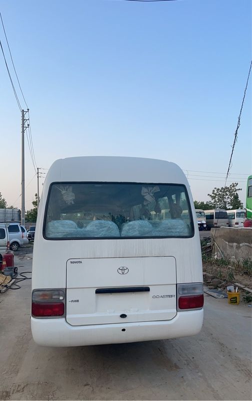 Autocarro usato Toyota 30 posti con freno ad aria a doppio circuito in ottime condizioni