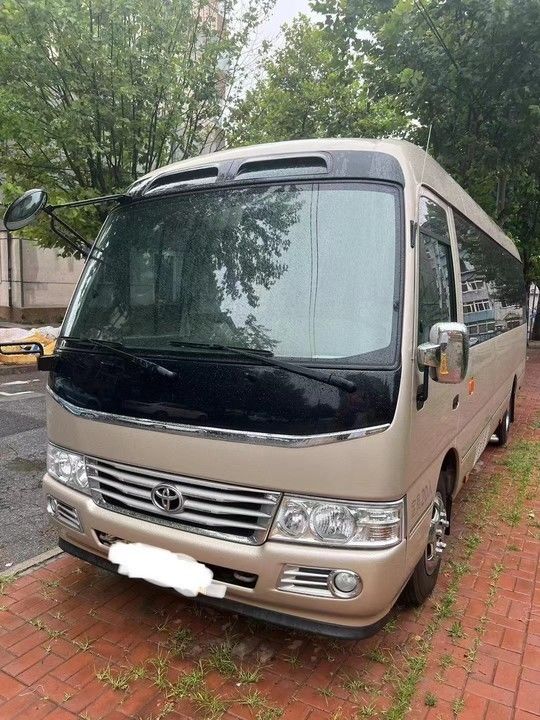 Autobus turistico di lusso Euro 3 Standard di emissioni 2020 Toyota Coaster Autobus turistico da 30 posti