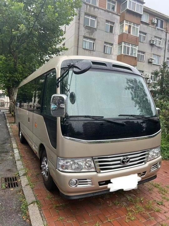 Autobus turistico di lusso Euro 3 Standard di emissioni 2020 Toyota Coaster Autobus turistico da 30 posti