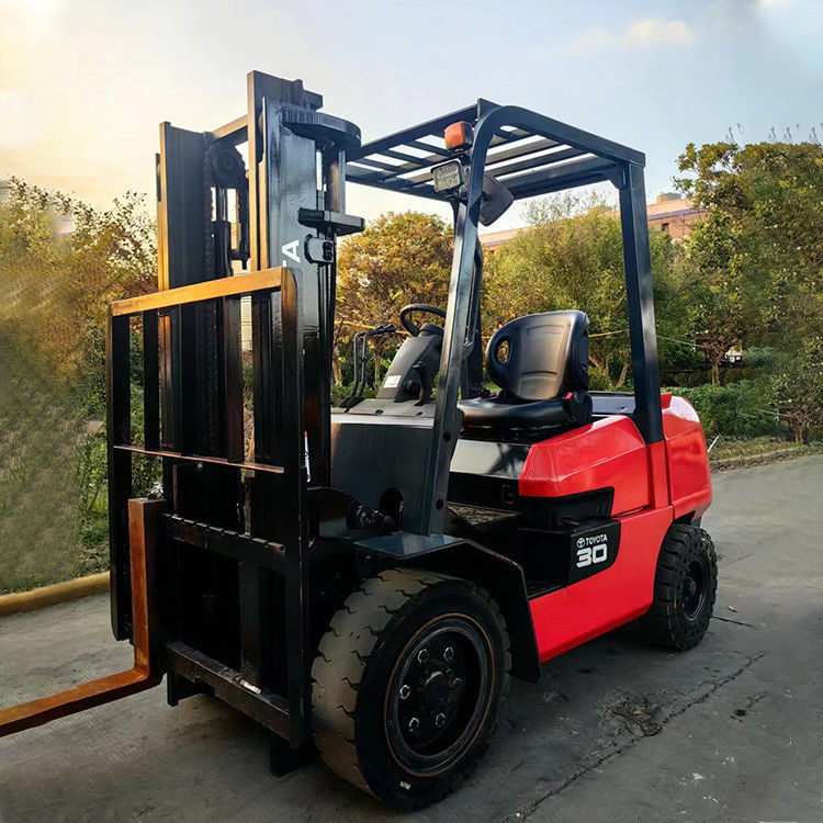 3 tonnellate di carrello elevatore diesel Toyota usato con buoni prezzi e tipo di potenza 8F30