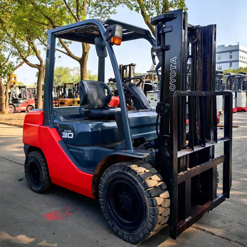 3 tonnellate di carrello elevatore diesel Toyota usato con buoni prezzi e tipo di potenza 8F30