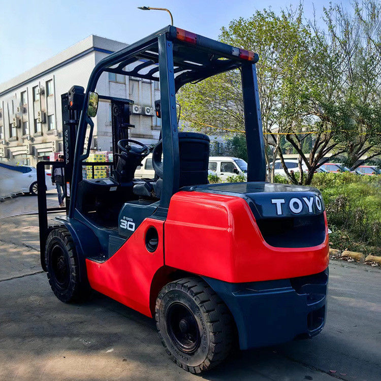 3 tonnellate di carrello elevatore diesel Toyota usato con buoni prezzi e tipo di potenza 8F30