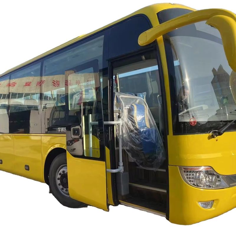 Autobus da 57 posti con motore da 6-8 litri in buone condizioni