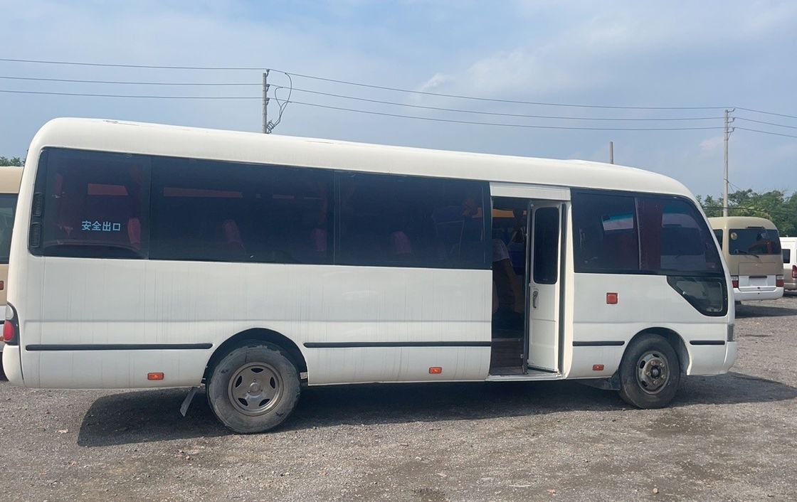 30 posti Toyota Coaster Bus a sinistra e stile confortevole con motore diesel