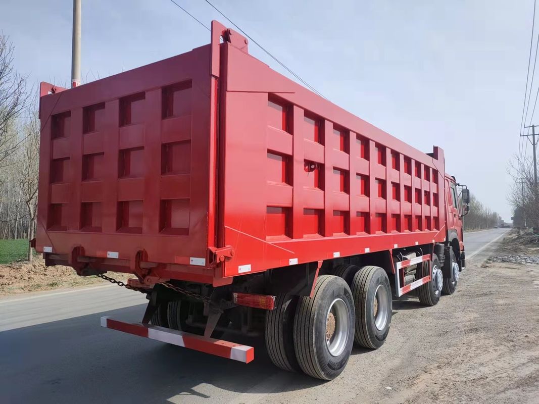 SINO 8*4 Camion pesante di scarico di rifiuti Camion di ribaltamento LHD Capacità di carico 11 20T Capacità del motore 8L
