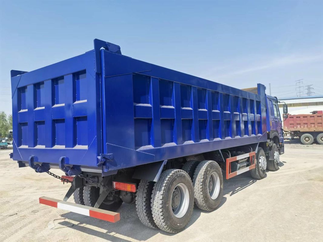 16 ruote HOWO 8X4 Camionetto di scarico ad incasso usato pesante con capacità del serbatoio del carburante 300-400L
