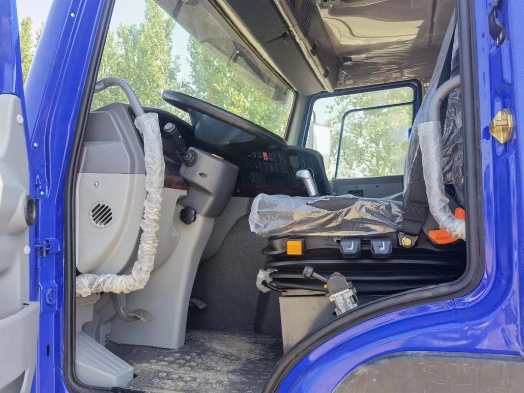 16 ruote HOWO 8X4 Camionetto di scarico ad incasso usato pesante con capacità del serbatoio del carburante 300-400L