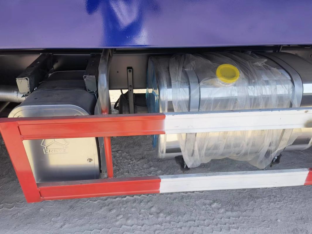 16 ruote HOWO 8X4 Camionetto di scarico ad incasso usato pesante con capacità del serbatoio del carburante 300-400L