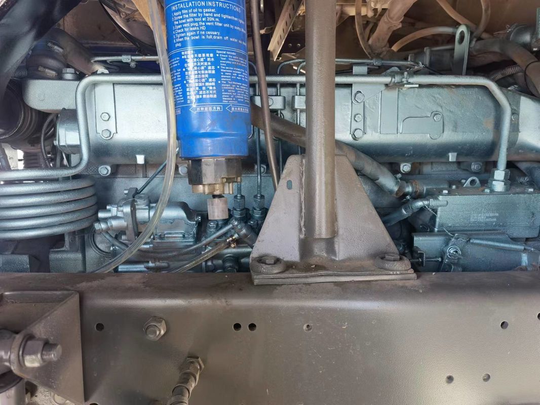 16 ruote HOWO 8X4 Camionetto di scarico ad incasso usato pesante con capacità del serbatoio del carburante 300-400L