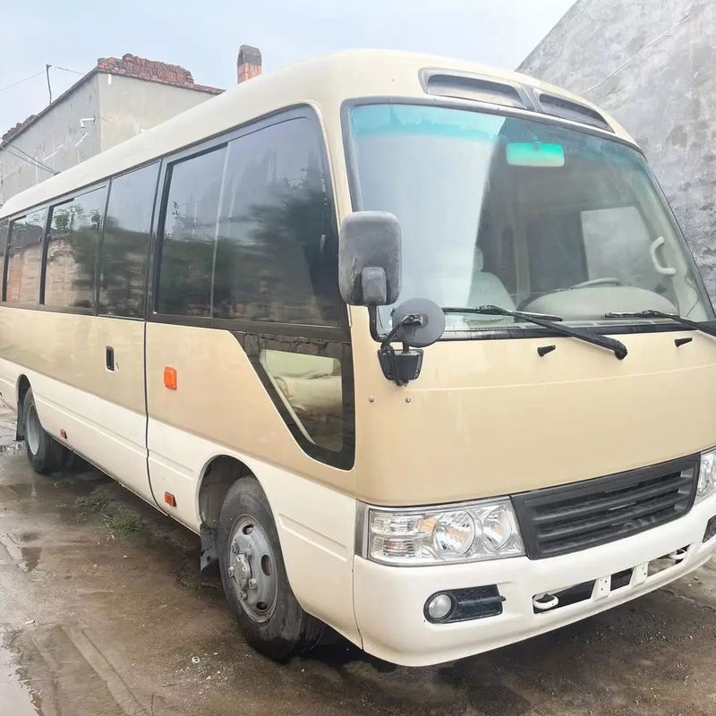 Autobus Toyota Coaster da 30 posti con motore rinnovato 4L diesel a prezzi accessibili