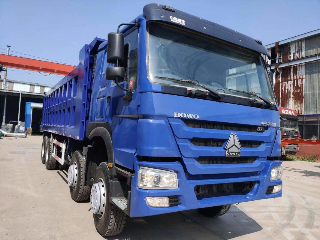 7300*2300*1500 Serbatoio di carico usato HOWO 8X4 Camione da scarico pesante RHD Camione a gomma diesel