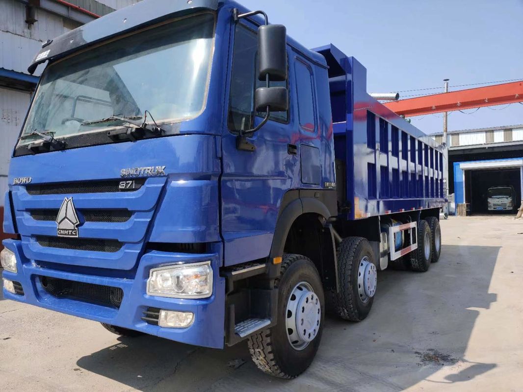 7300*2300*1500 Serbatoio di carico usato HOWO 8X4 Camione da scarico pesante RHD Camione a gomma diesel