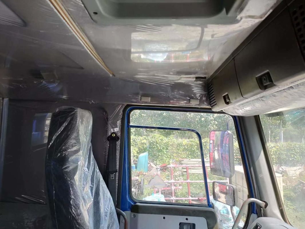 7300*2300*1500 Serbatoio di carico usato HOWO 8X4 Camione da scarico pesante RHD Camione a gomma diesel