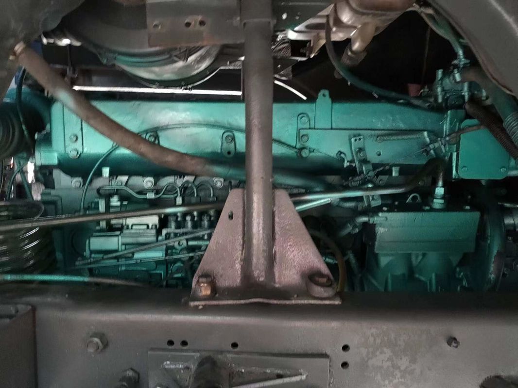 7300*2300*1500 Serbatoio di carico usato HOWO 8X4 Camione da scarico pesante RHD Camione a gomma diesel