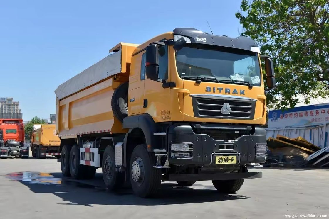 SINOTRUCK 400HP 8*4 camion pesante con 2 passeggeri e fotocamera posteriore 360°