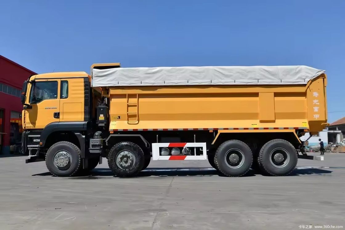 SINOTRUCK 400HP 8*4 camion pesante con 2 passeggeri e fotocamera posteriore 360°