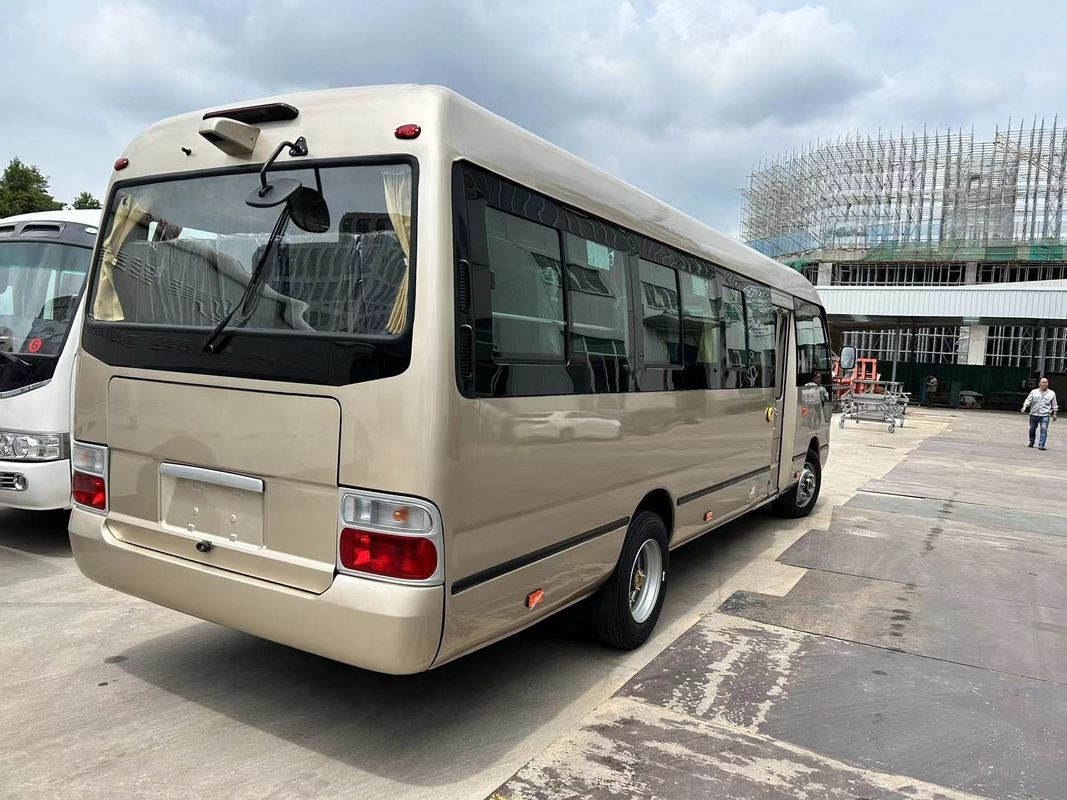 Autobus Toyota usato 23-31 posti con motore turbo in ottime condizioni