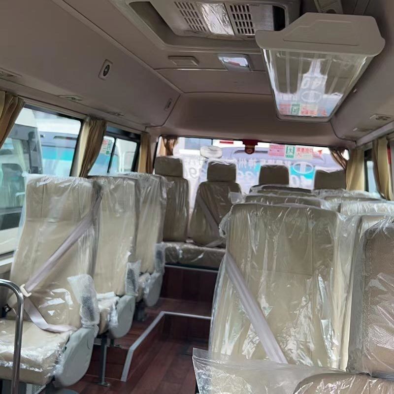 Velocità massima 100 km/h Toyota Coaster Bus 20-23 posti con motore a benzina di seconda mano