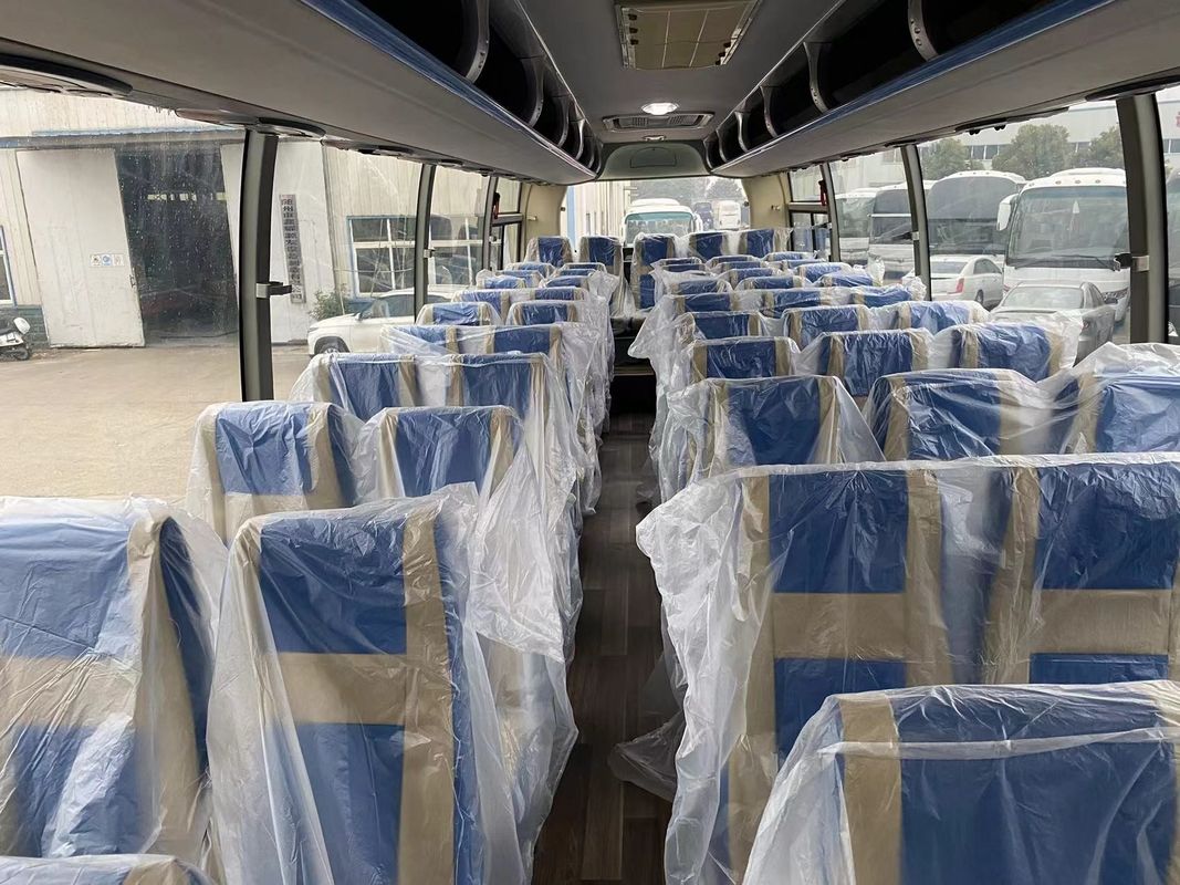 Autobus Yutong usato modello 2024 con 2 2 layout e 54 posti a sedere secondo lo standard di emissione Euro 3
