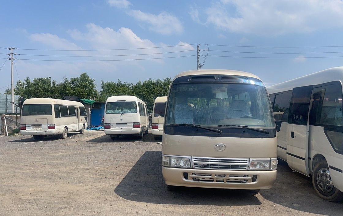 Minibus a motore diesel da 18 posti con finestrino anteriore manuale e senza tetto solare di FOTON