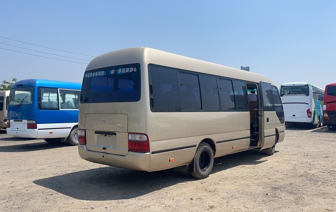 Autobus a trasmissione manuale con 17-30 posti e motore diesel in buone condizioni