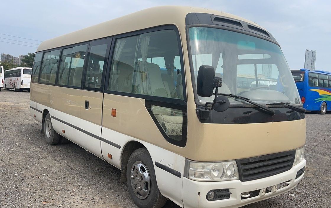 Autobus LHD diesel in buone condizioni con cilindrata di 2,4 tonnellate e capacità di 19 posti
