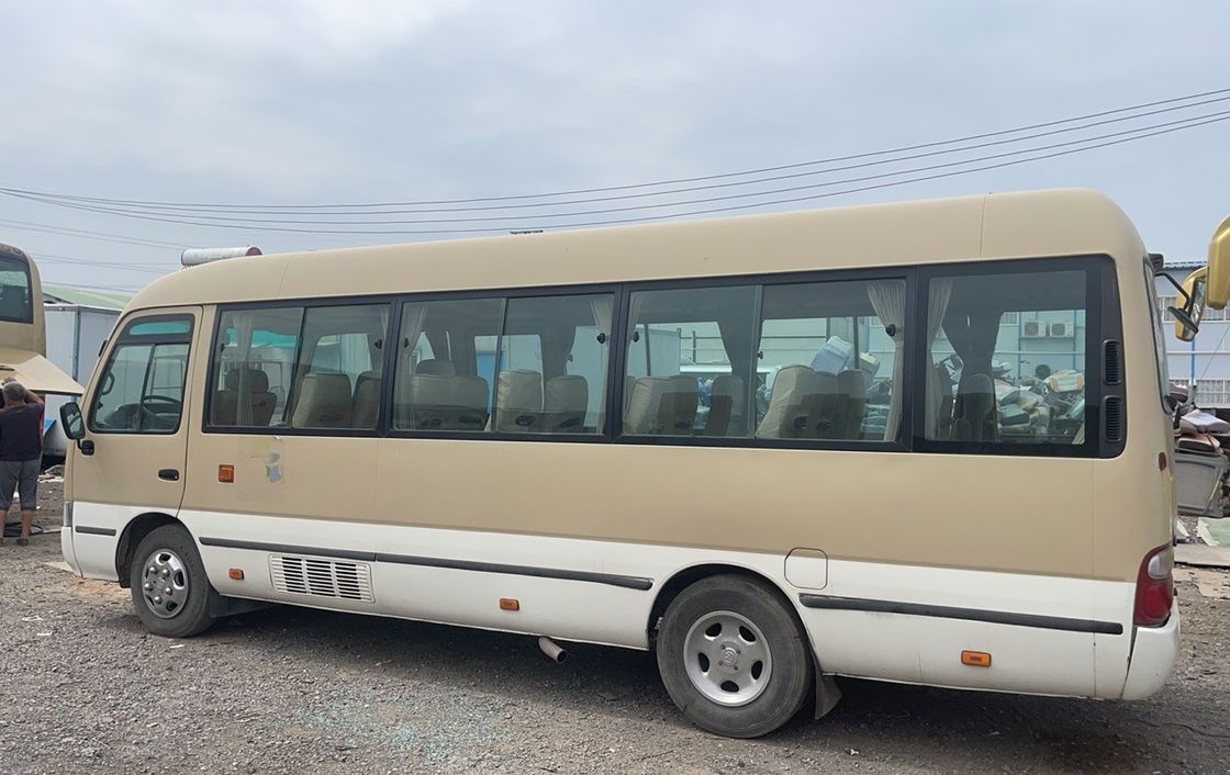Autobus LHD diesel in buone condizioni con cilindrata di 2,4 tonnellate e capacità di 19 posti