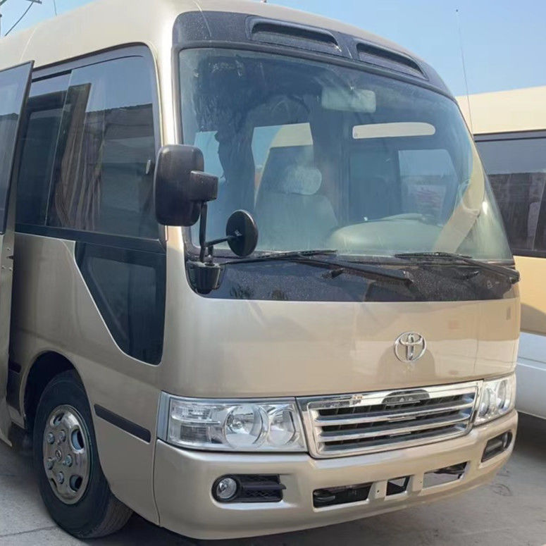Minibus Toyota Coaster da 29 posti con standard di emissioni Euro3 e motore Cummins