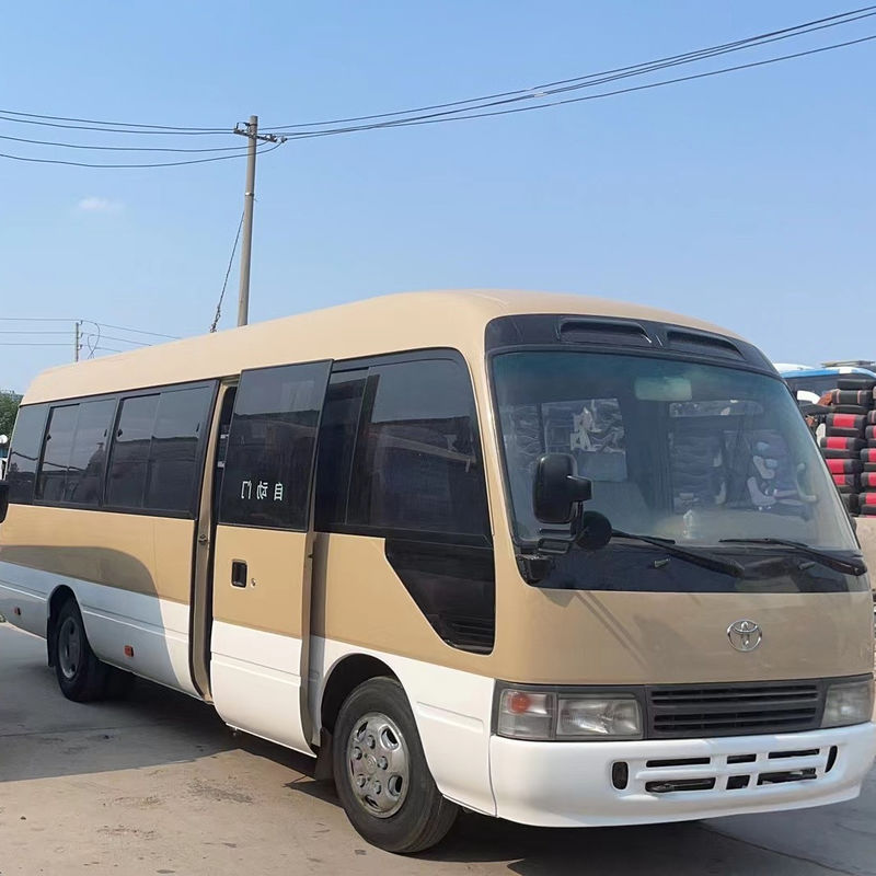 Minibus Toyota Coaster da 29 posti con standard di emissioni Euro3 e motore Cummins