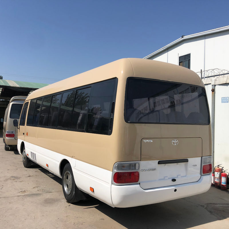 Minibus Toyota Coaster da 29 posti con standard di emissioni Euro3 e motore Cummins