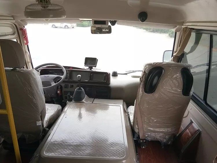 Mini Toyo ta Coaster in buone condizioni con 10-23 posti Tipo carburante Gas / Benzina