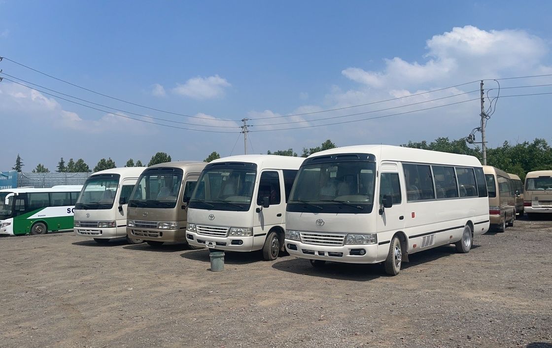Autobus Toyota Coaster usato con 30 posti e potenza massima di 113/5200 kW in buone condizioni